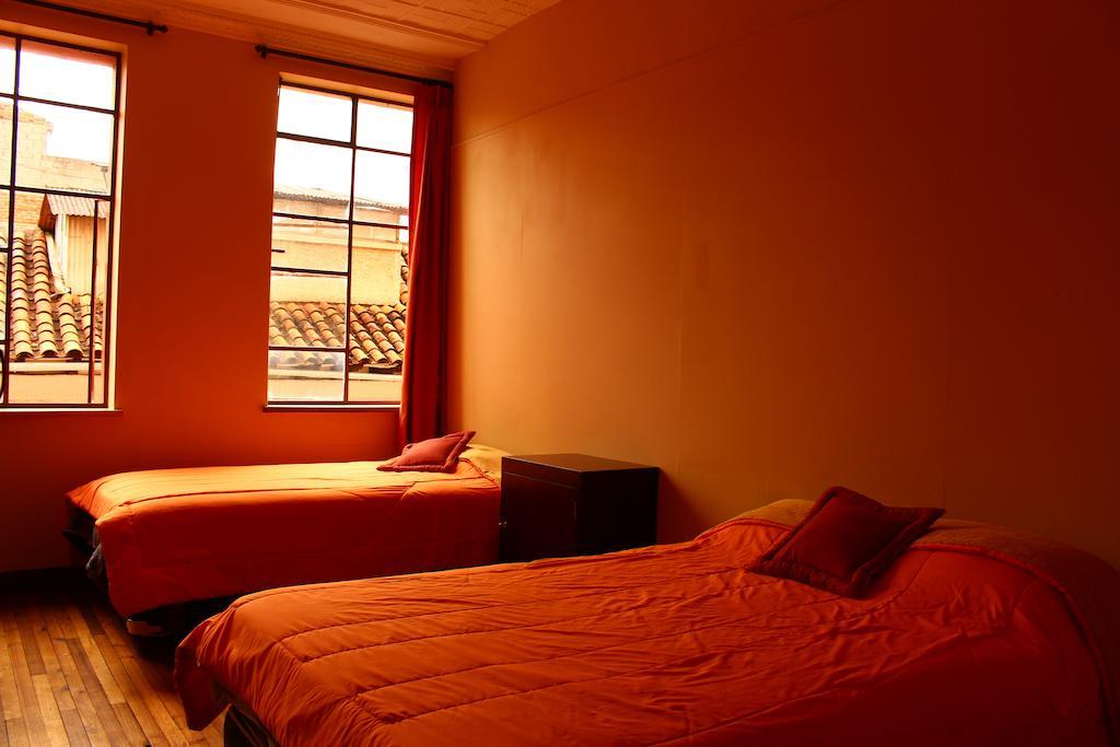 Check Inn Bed And Breakfast Cuenca Oda fotoğraf